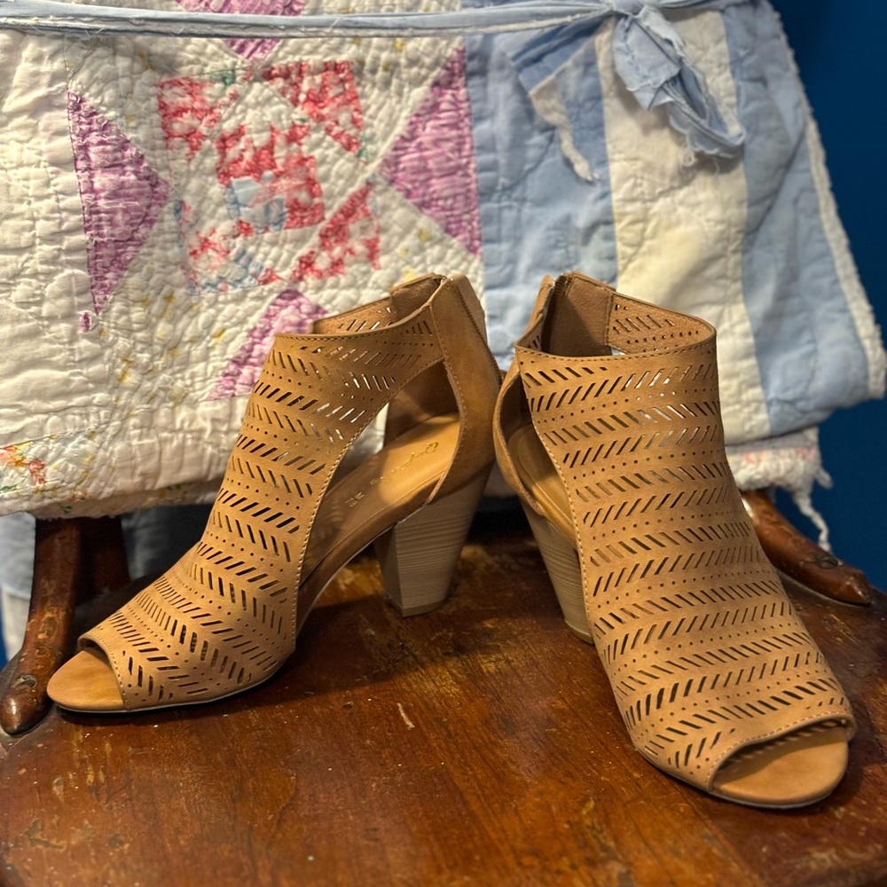 Chic Womens Cut-Out Ankle Boot Sandals -size 7/8